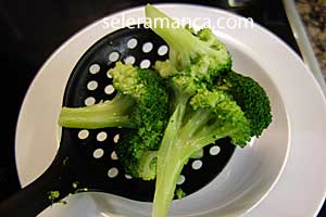 Cooking Brokoli Telur Saus Bawang Mentega Step 13