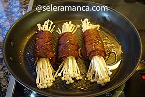 Masak Enoki Beef Roll Step 11
