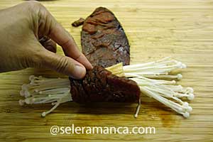 Masak Enoki Beef Roll Step 8 