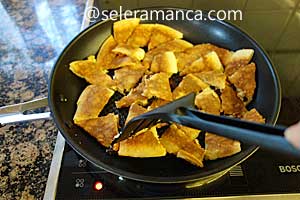 Kaiserschmarrn siap disajikan