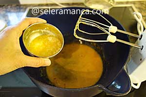 Mentega cair untuk Kaiserschmarrn