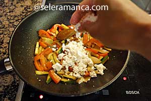 Cooking dengan Paprika Keju Feta Step 10