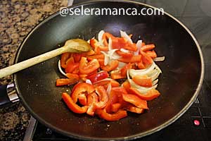 Cooking dengan Paprika Keju Feta Step 3