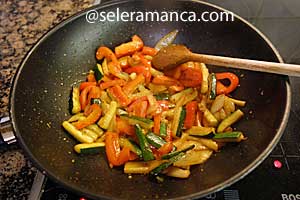 Cooking dengan Paprika Keju Feta Step 8