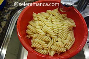 Masak Salad Pasta Ikan Tuna Step 2