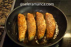 Masak Salmon Goreng Salad Sayuran Step 13