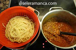 Masak SpaghettiBolognese Step 16