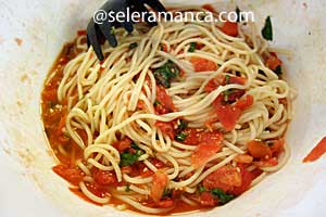 Masak Spaghetti Saus Tomat Segar Step 12