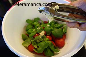 Masak Spaghetti Saus Tomat Segar Step 3