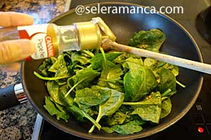 Masak Tumis Bayam Bawang Putih Step 5