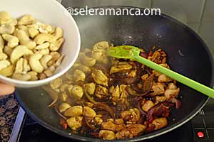 Membuat Tumis Ayam Kacang Mete Step 10