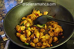 Membuat Tumis Ayam Kacang Mete Step 12