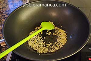 Membuat Tumis Ayam Kacang Mete Step 4