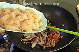Membuat Tumis Ayam Kacang Mete Step 6